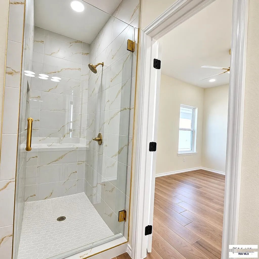 17993 Spruce Street · 6