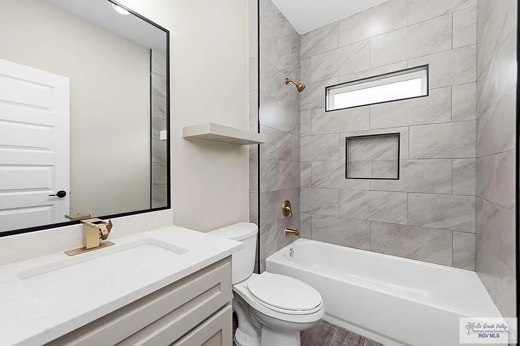18032 Spruce Street · 5