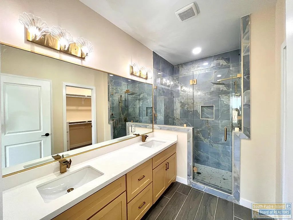 3211 Juan Castillo Ave · 5
