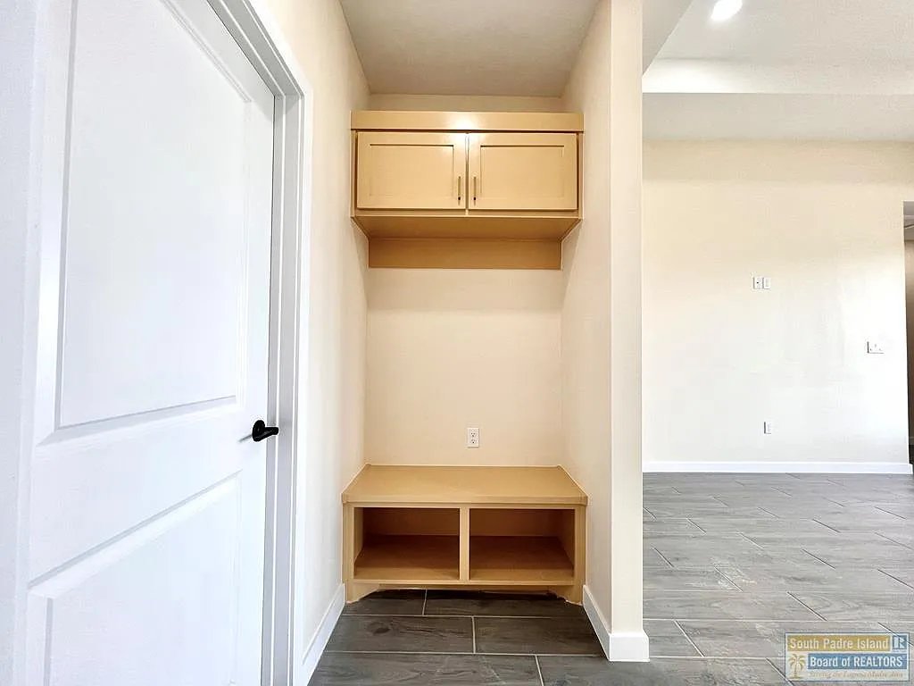 3211 Juan Castillo Ave · 6