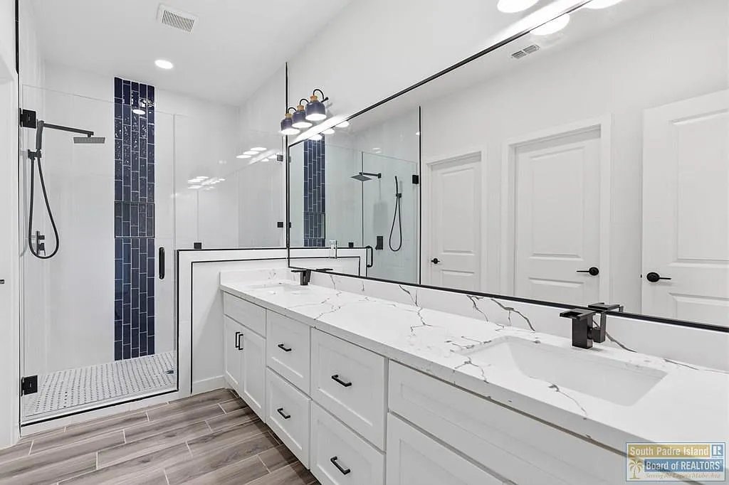 3221 Juan Castillo Ave · 6