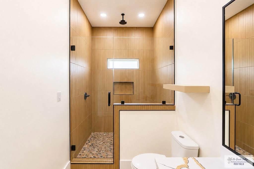 1313 Thacker Ln · 7