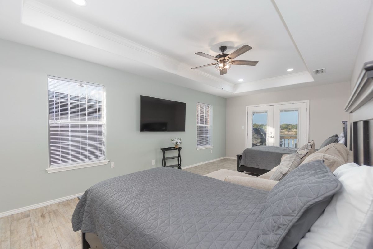 The Arroyo Waterfront House · 12
