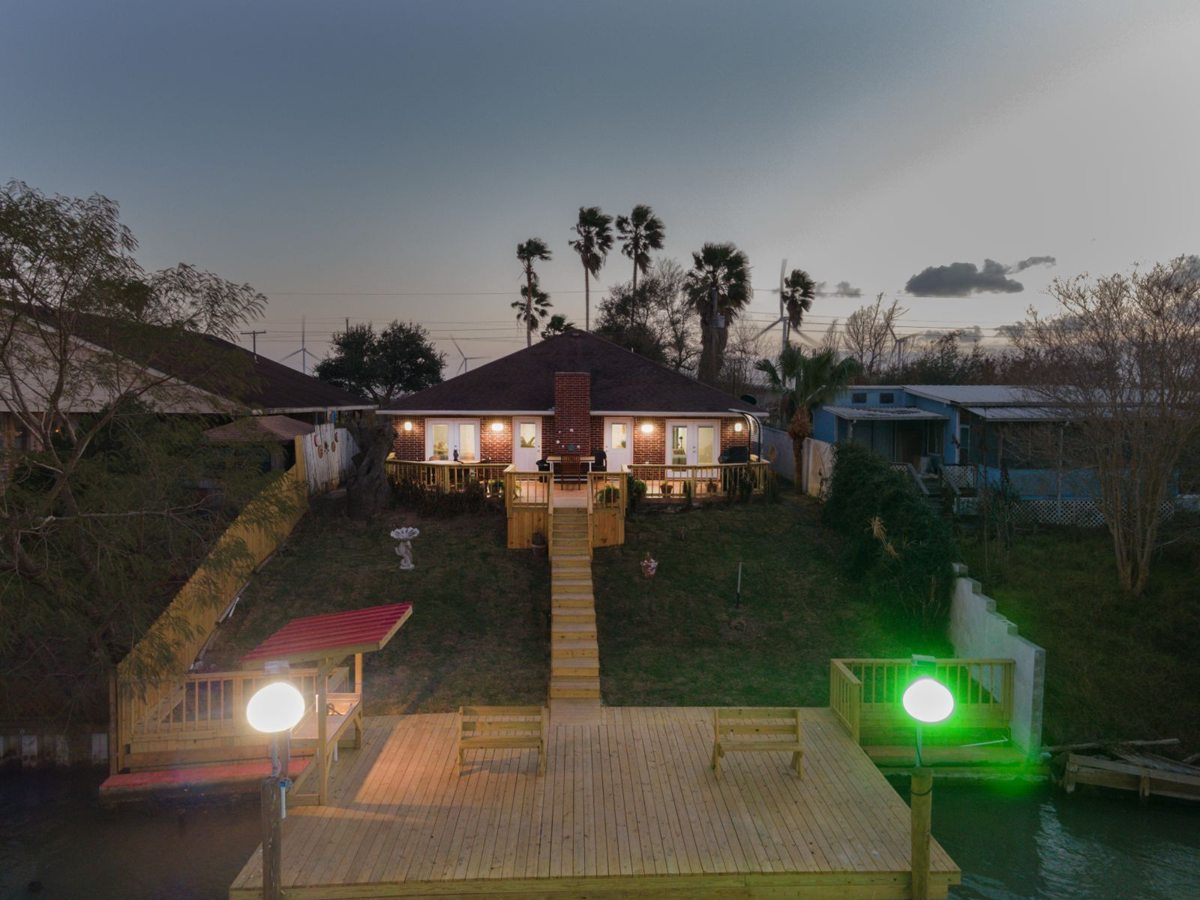 The Arroyo Waterfront House · 3